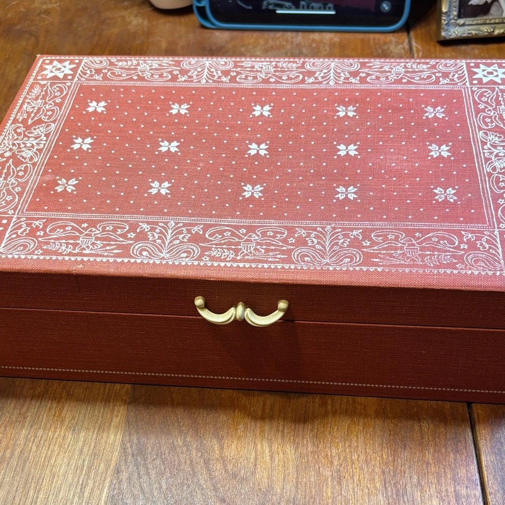 Vintage Mele pink & white jewelry box